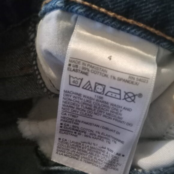 Old Navy Women's O.G. High Rise Short - Size 4 - Medium Wash - Cuffed - Picture 3 of 4